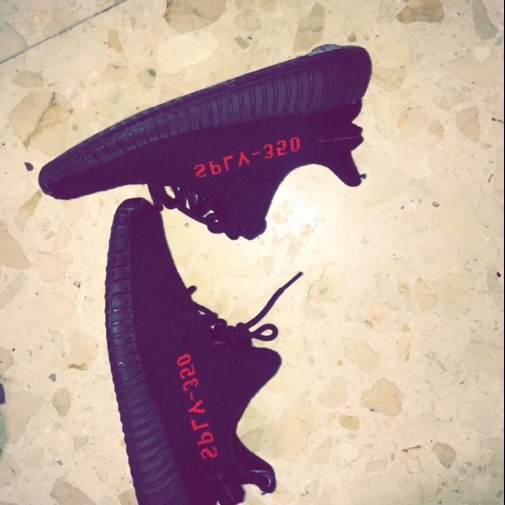 Yeezy V2 Bred